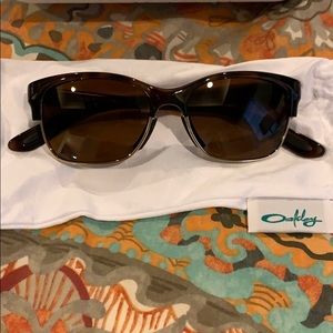 Oakley Woman’s Polarized Sunglasses